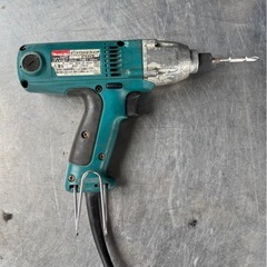 Makita マキタ インパクトドライバ モデル6952 100V 300W 50-60Hz 3.2A -3300min ドライバー　電動　工具　ケース付の画像