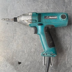 Makita マキタ インパクトドライバ モデル6952 100V 300W 50-60Hz 3.2A -3300min ドライバー　電動　工具　ケース付の画像