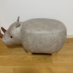 サイのスツール　椅子の画像