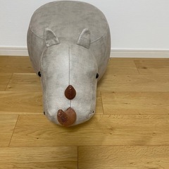 サイのスツール　椅子の画像