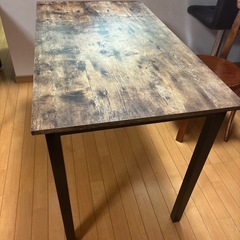 ダイニングテーブルの画像