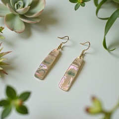 夜光貝シンプルピアスの画像