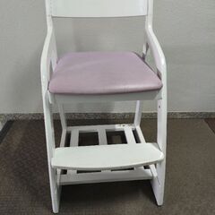 子供の学習机用の椅子　中古品　無料でお譲りいたします。の画像