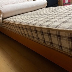 フランスベッド シングルベッドマット、木製フレームの画像