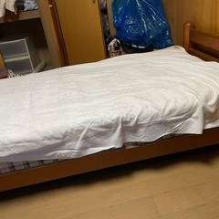 フランスベッド シングルベッドマット、木製フレームの画像