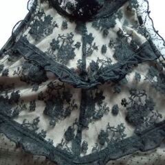 MAIT RESSE ハイネックノースリーブ 黒レース×ミルクティーベージュ サイズ9号の画像