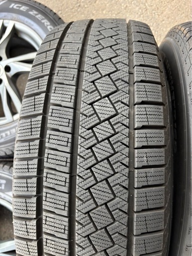 VOLVO XC60 PIRELLI  ICE ZERO 235/65R17バリ山　ホイール付き 5×108 VOLVO XC60 PIRELLI ICE ZERO 235/65R17バリ山 ホイール付き 5×108