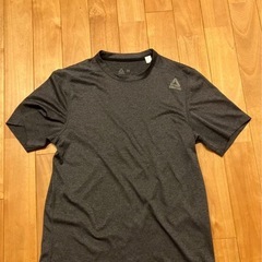 Reebok ダークグレー スポーツウェアの画像