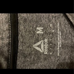 Reebok ダークグレー スポーツウェアの画像
