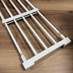 ニトリ　収納棚　突っ張り棒の画像