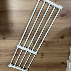 ニトリ　収納棚　突っ張り棒の画像