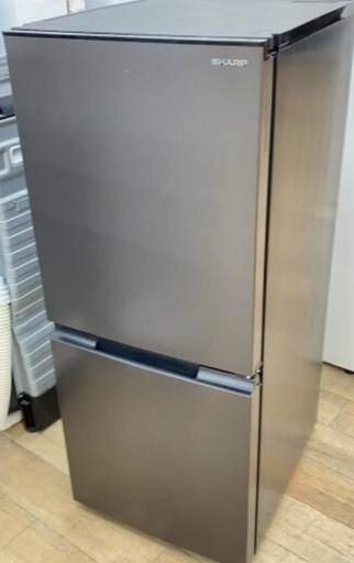 冷蔵庫【配達無料お届け設置出来ます?都内近郊?】✨SHARP製✨2024年新品購入✨左右開きどっちでもドア採用?除菌クリーニング済の極