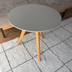 未使用品　ラウンドサイドテーブルの画像