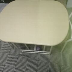 ダイニングテーブルの画像