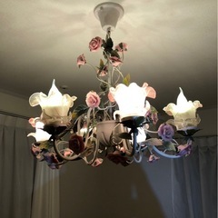 シャンデリア　薔薇　　アンティーク調の画像