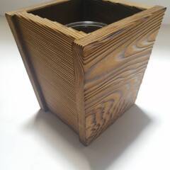 木目が美しい花器の画像