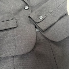 黒スーツの画像