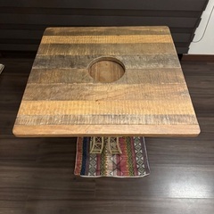 カフェテーブルの画像