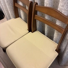 ダイニングテーブル1200×750と回転椅子２脚の画像