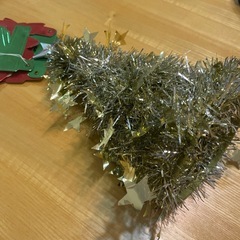 クリスマスツリーとガーランドの画像