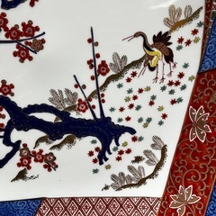 名工『緒方松右衛門』緒方政明 染錦金彩 飾り皿 大皿 約46cm 菱割瑞祥 有田焼 コレクション インテリア　木製皿立て付きの画像