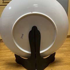 名工『緒方松右衛門』緒方政明 染錦金彩 飾り皿 大皿 約46cm 菱割瑞祥 有田焼 コレクション インテリア　木製皿立て付きの画像