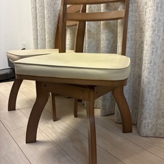 ダイニングテーブル1200×750と回転椅子２脚の画像