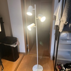 IKEA フロアランプ　ランプスタンドの画像