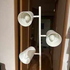 IKEA フロアランプ　ランプスタンドの画像