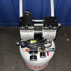 アストロプロダクツ　エアーコンプレッサー　ジャンク品の画像