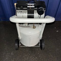 アストロプロダクツ　エアーコンプレッサー　ジャンク品の画像