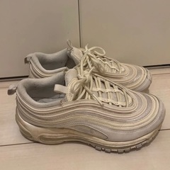 【11/18まで受け取り希望！】ナイキエアマックス921733-100 白　US7 24.0cm の画像