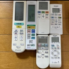 エアコンリモコン　12個まとめ売り　DAIKIN HITACHI TOSHIBAの画像