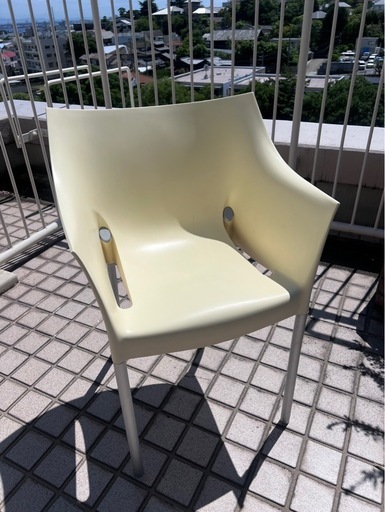 美品【Kartell カルテル】スタッキングチェア パステルイエロー　椅子 ドクターノー イタリア デザイナーズ フィリップ・スタルク