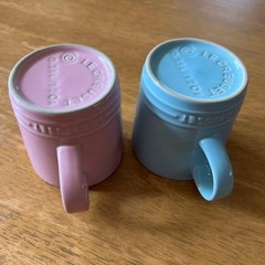 ル・クルーゼのマグカップ2色セットの画像