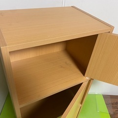 【優良中古】ウッド調　3段カラーBOX(扉付き)の画像