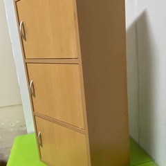 【優良中古】ウッド調　3段カラーBOX(扉付き)の画像