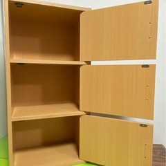 【優良中古】ウッド調　3段カラーBOX(扉付き)の画像