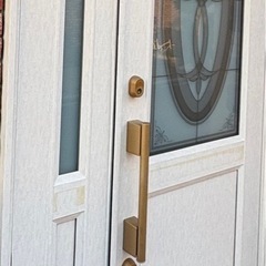 外壁塗装で玄関ドアダイノックシート貼り替えサービス⭐️