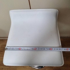 ホワイトレザー バーチェアの画像