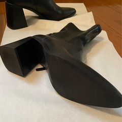 ZARAのショートブーツの画像