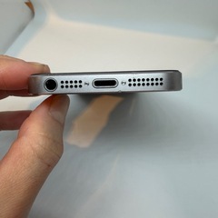 【中古】iPhone 5s（シルバー）／動作確認済み  の画像