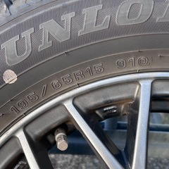 スタッドレスタイヤの画像