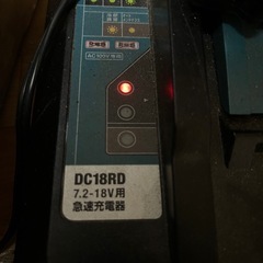 マキタ  掃除機と純正バッテリー2つ・充電器セットの画像