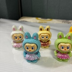 ラブブの置き物の画像