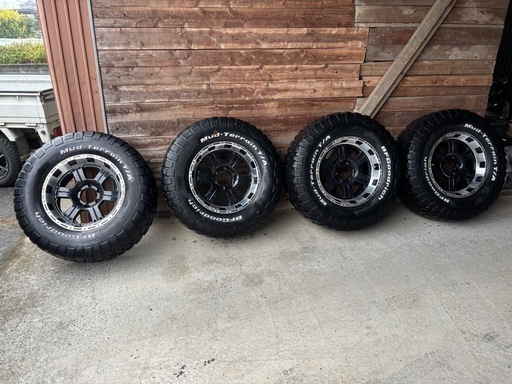 ランクル　グッドリッチホワイトレター　18インチ