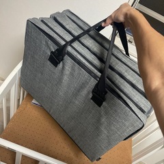 カトージの折りたたみミニベビーベッドとファルスカの持ち運び可能コンパクトベッド の画像