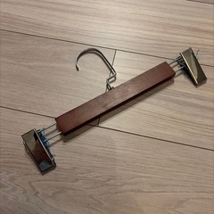 美品！タンス整理に◎木製パンツ/スカートハンガー 15本セットの画像