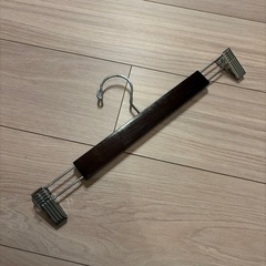 美品！タンス整理に◎木製パンツ/スカートハンガー 15本セットの画像
