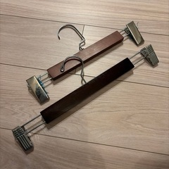 美品！タンス整理に◎木製パンツ/スカートハンガー 15本セットの画像